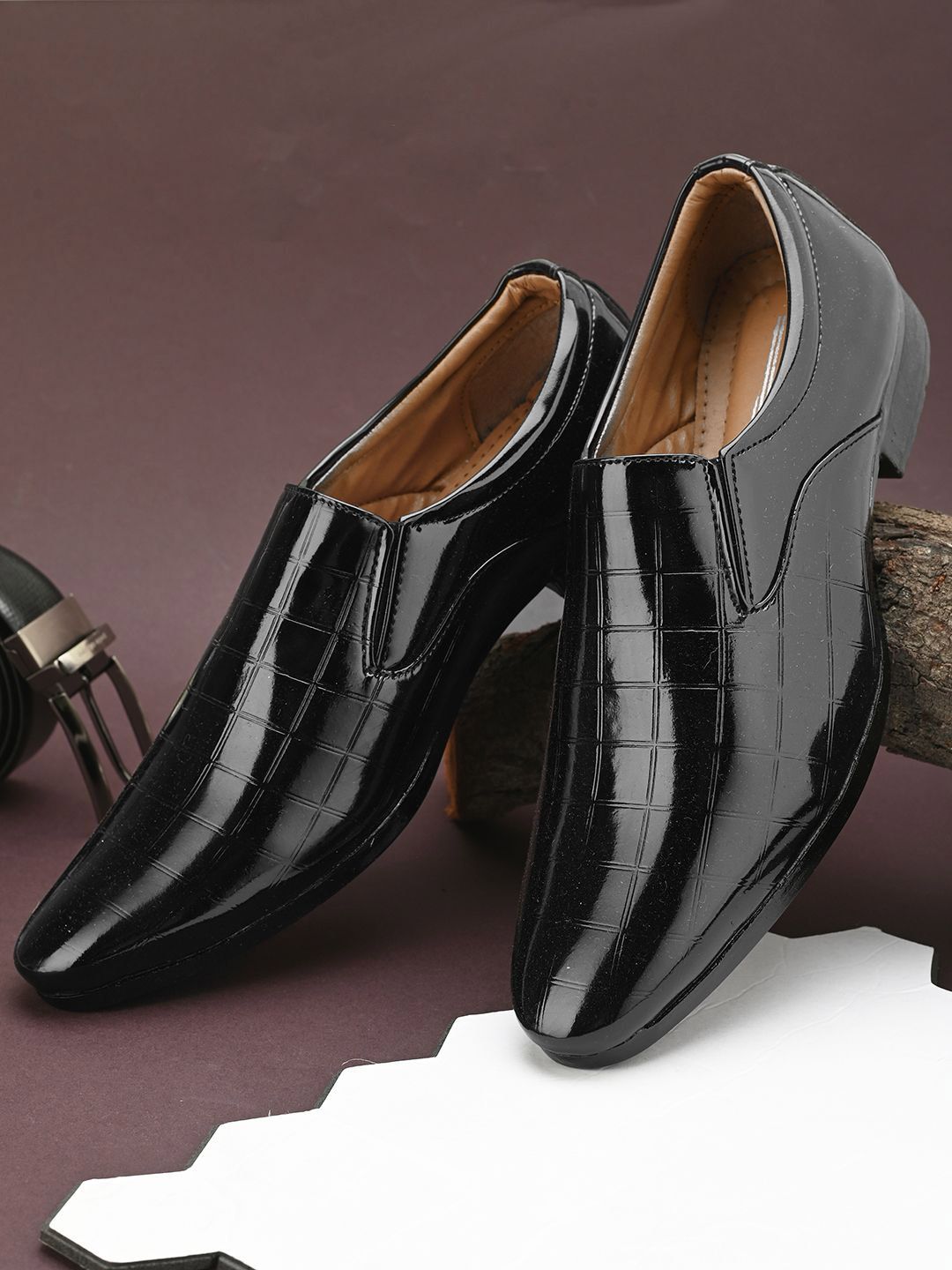 Groofer Men Formal Textured Pointed Toe Slip-On Shoes-picture-31