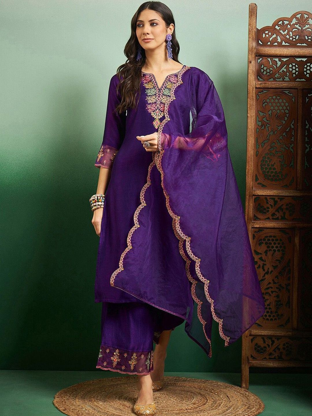 TWINS LADY Women Yoke Design Thread Work Chanderi Cotton Kurta with Palazzos & With