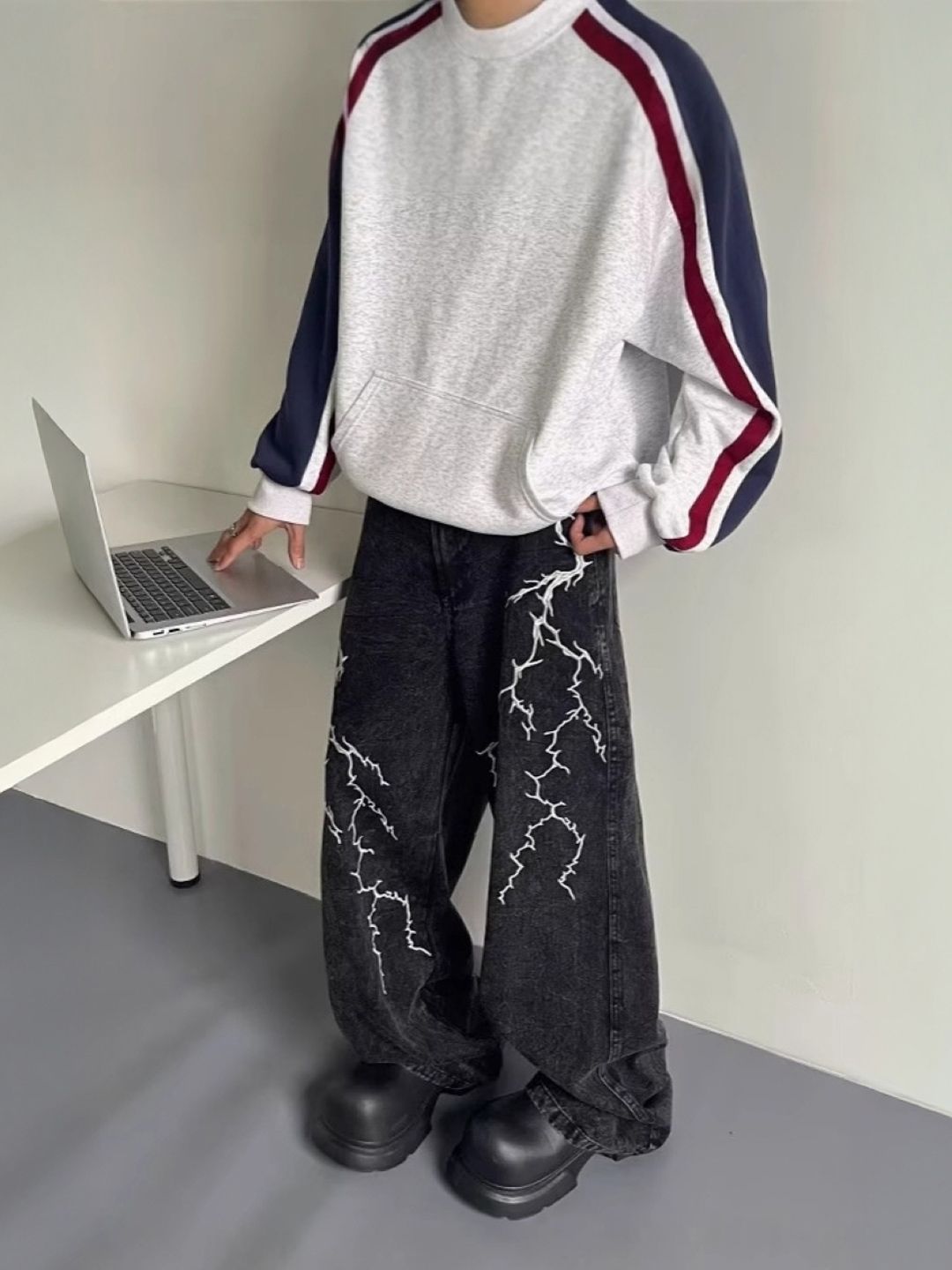 StyleCast Men Regular Fit Mid-Rise Light Fade Printed Cotton Jeans-picture-16