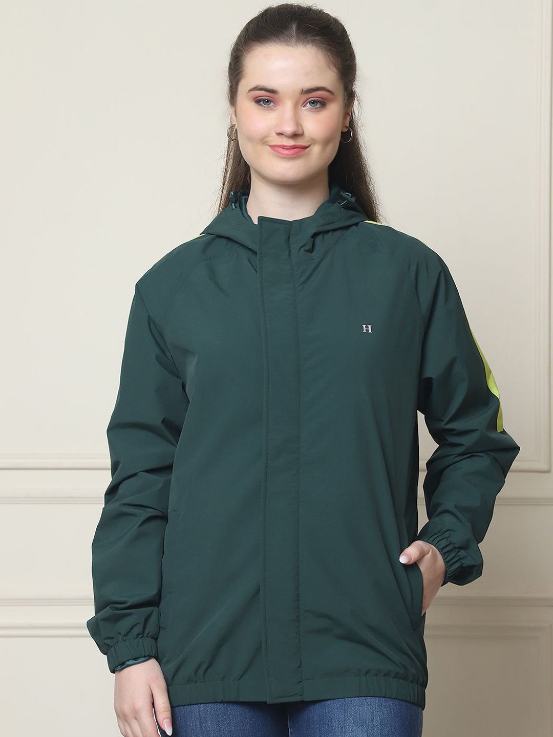 HOUSE OF VEDAS Women Dry Fit Windcheater and Water Resistant Outdoor Sporty Jacket