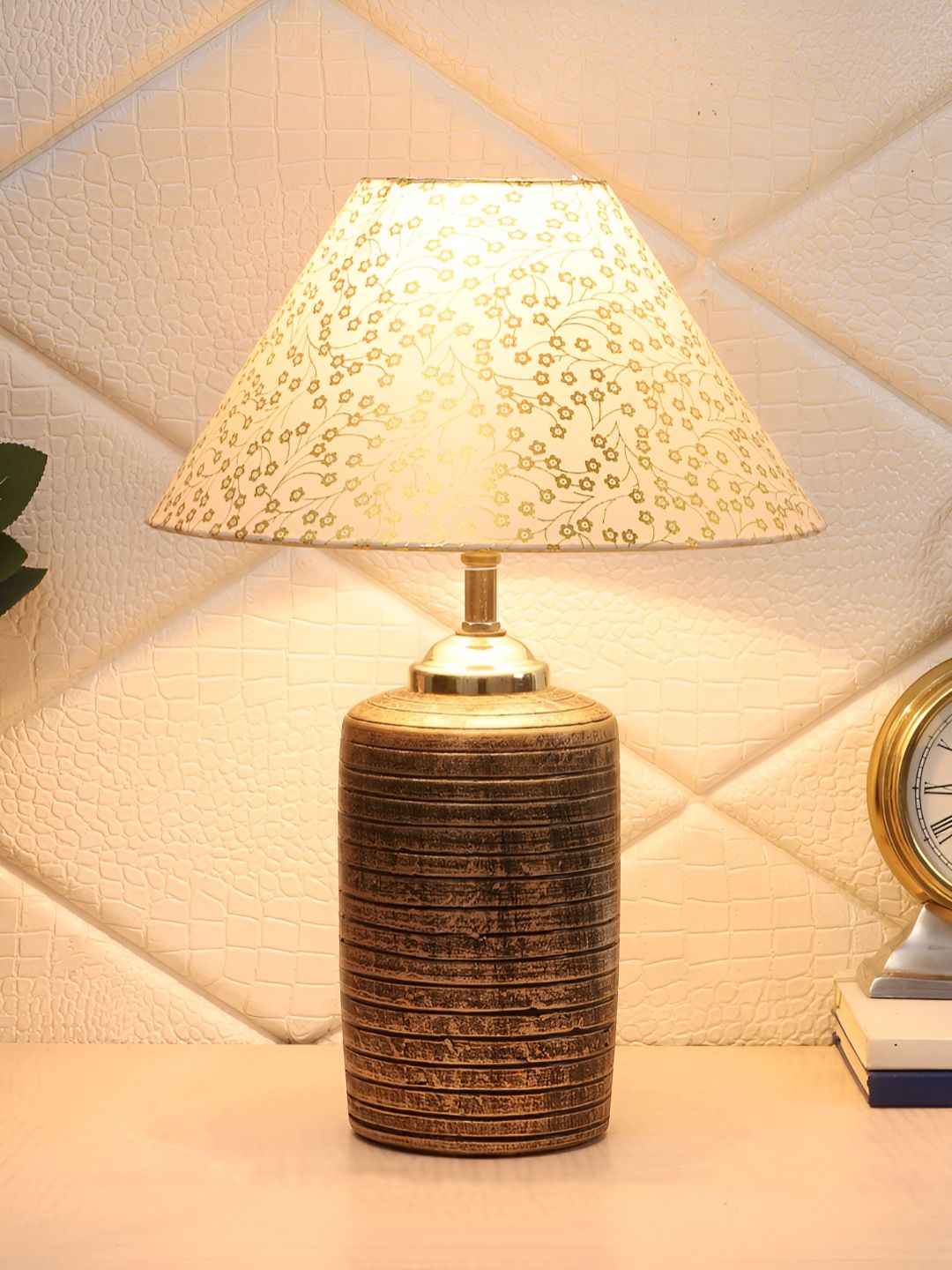 BrightDaisy Gold-Toned Printed Terracotta Frusturical Shaped Table Lamp-image-4