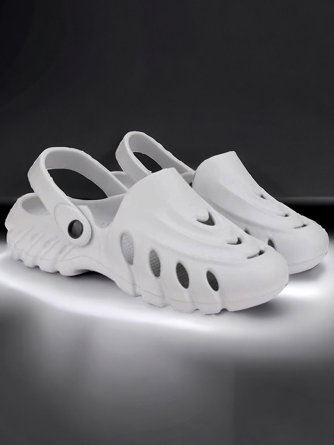 DRACKFOOT Men White Self Design Clogs-image-23