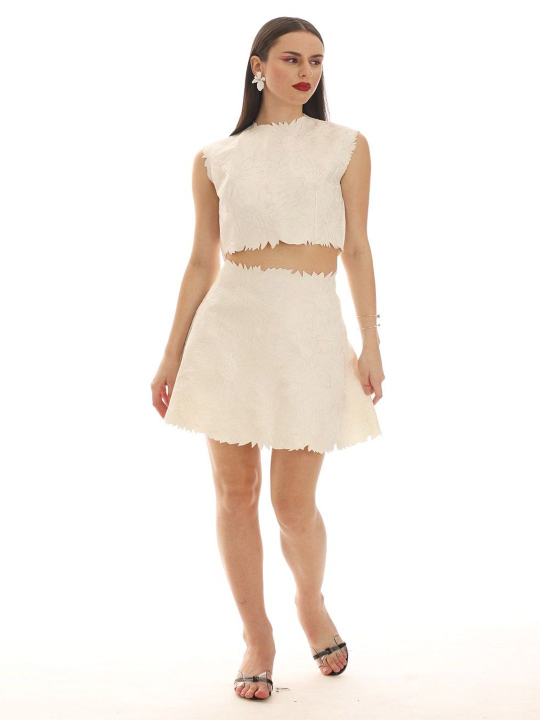 Parneet Gujral Women Round Neck Sleeveless Crepe Crop Top-picture-29