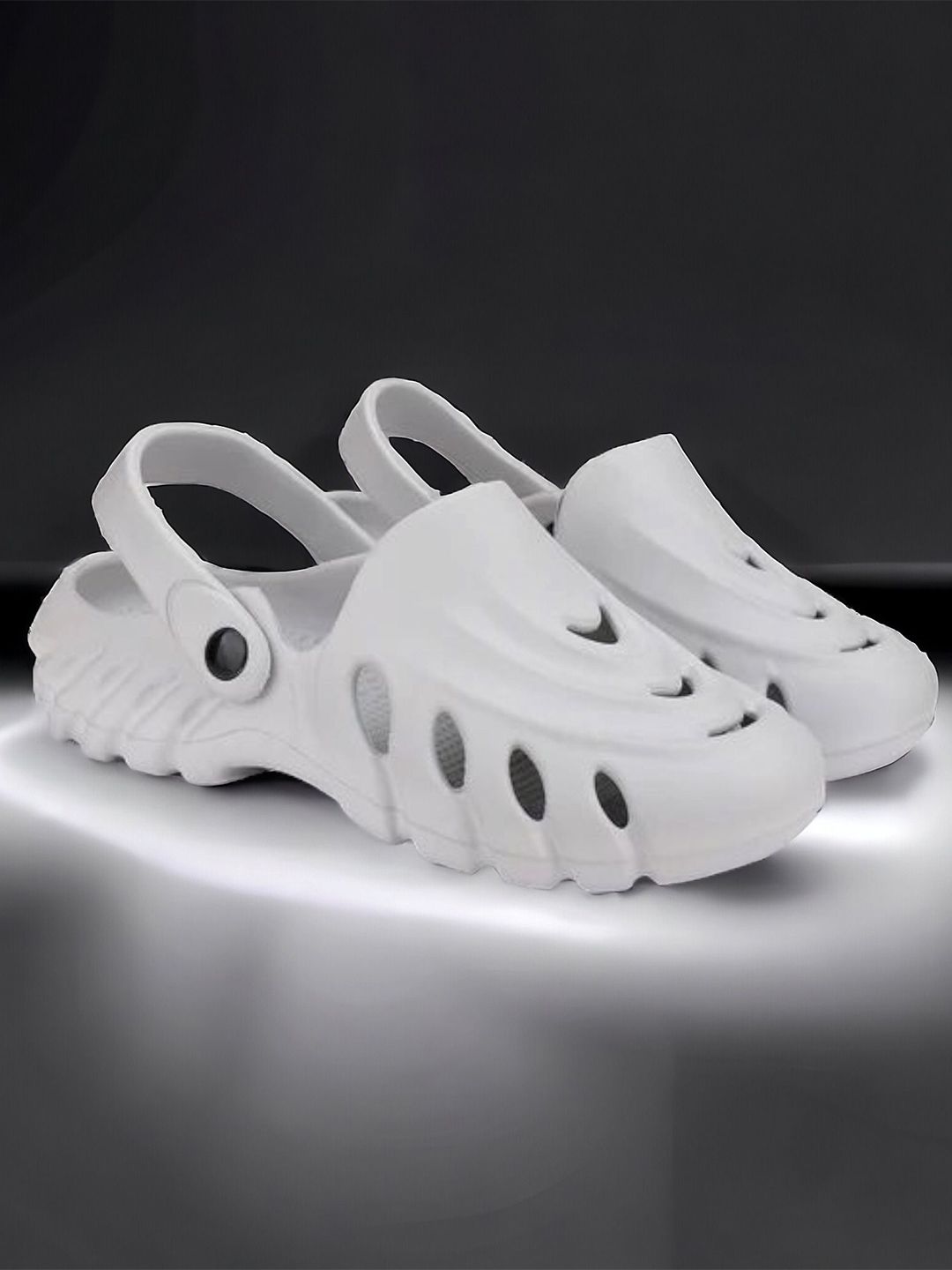 DRACKFOOT Men Self Design Clogs-picture-31