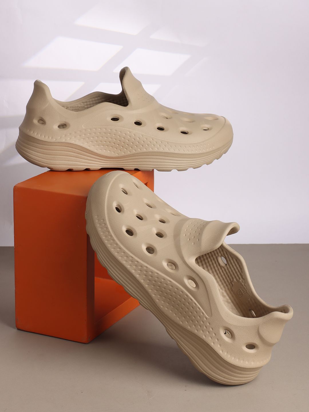 Carlton London Men Perforations Clogs-picture-10