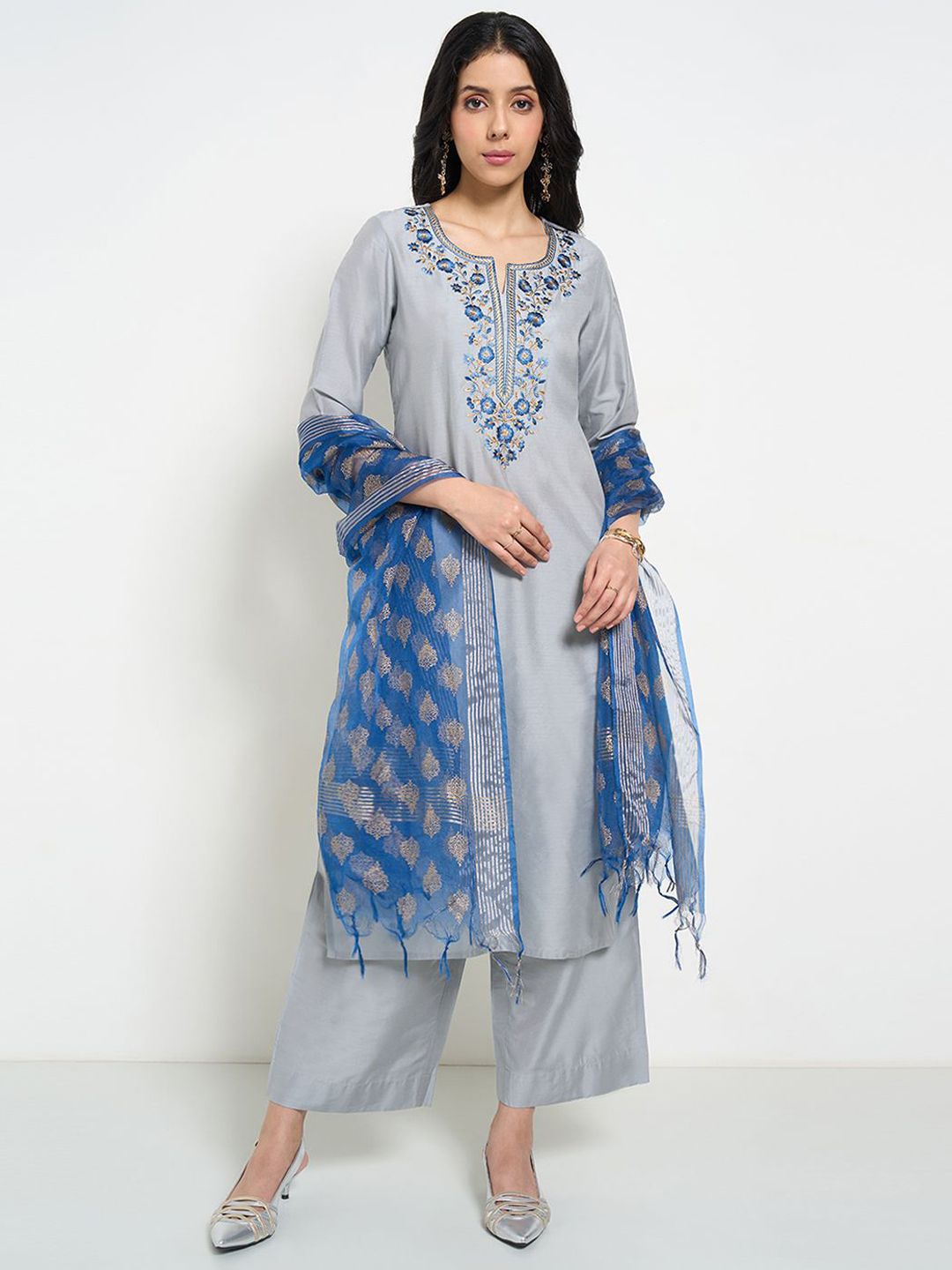 RANGMANCH BY PANTALOONS Women Floral Embroidered Regular Kurta with Trousers & With Dupatta-picture-23