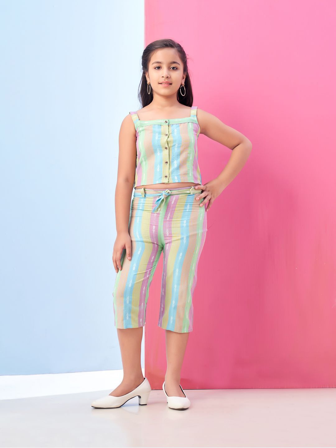 Sangria Girls Printed Pure Cotton Top With Capris & Belt-picture-19