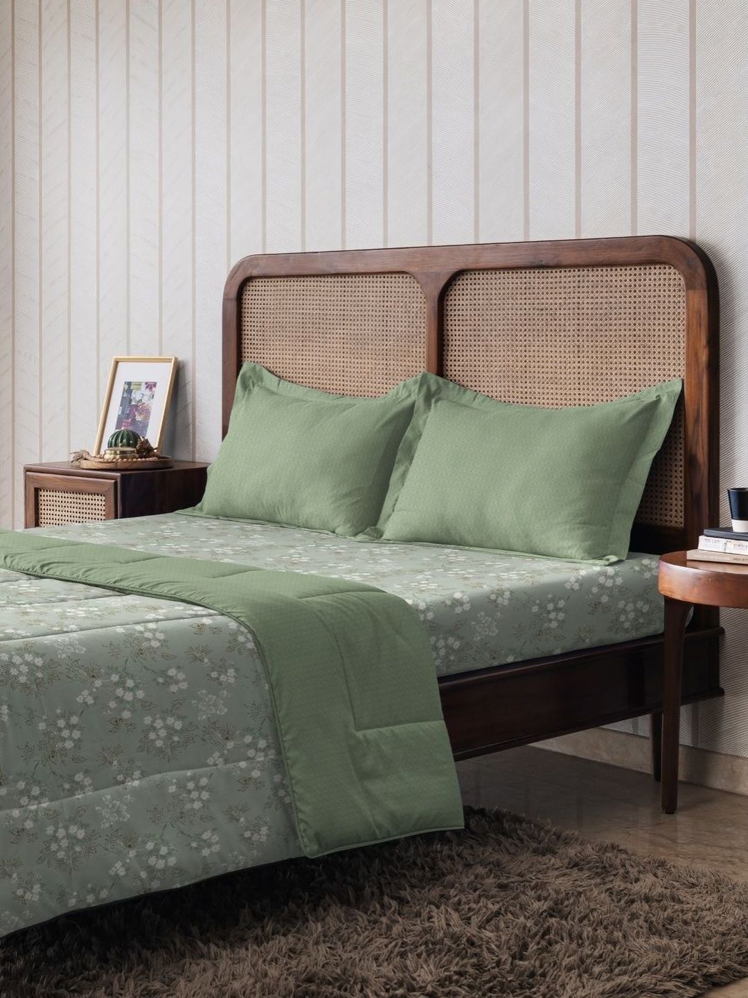 The Happy Pod Green & White Microfiber Queen Bedsheet & Comforter with 2 Pillow Covers-image-47
