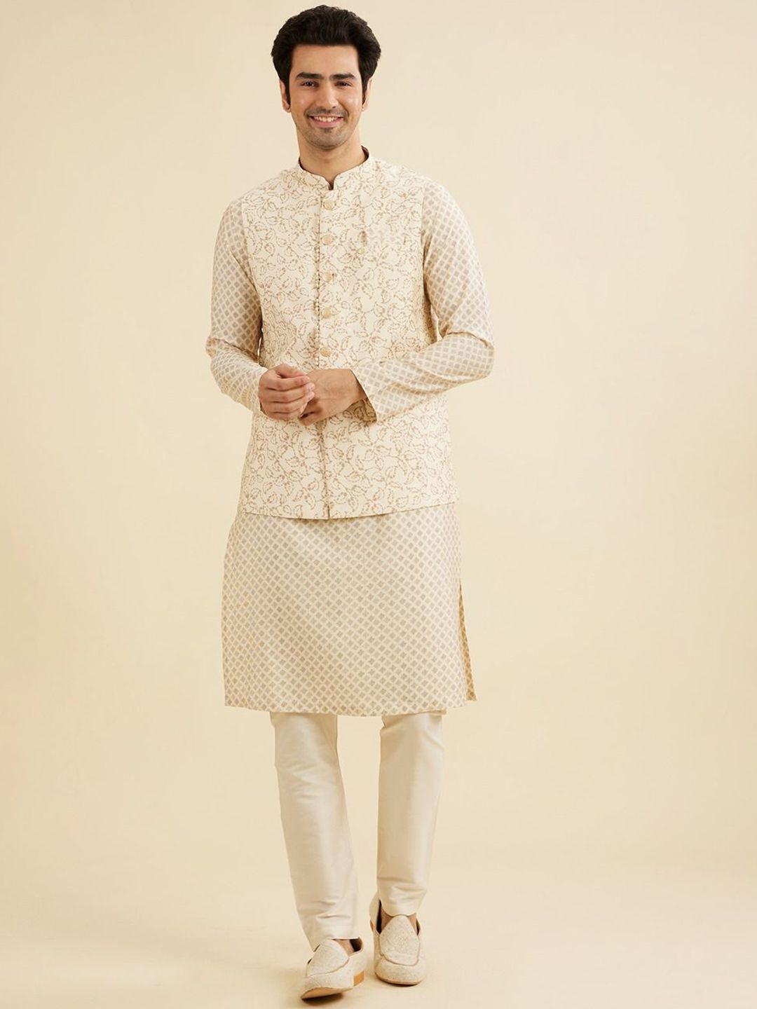 Manyavar Geomteric Printed Mandarin Collar Kurta With Trousers And Nekru Jacket-picture-33
