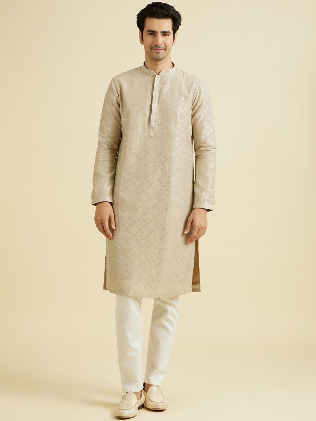 Manyavar Floral Embroidered Mandarin Collar Sequinned Straight Kurta With Pyjama-picture-14