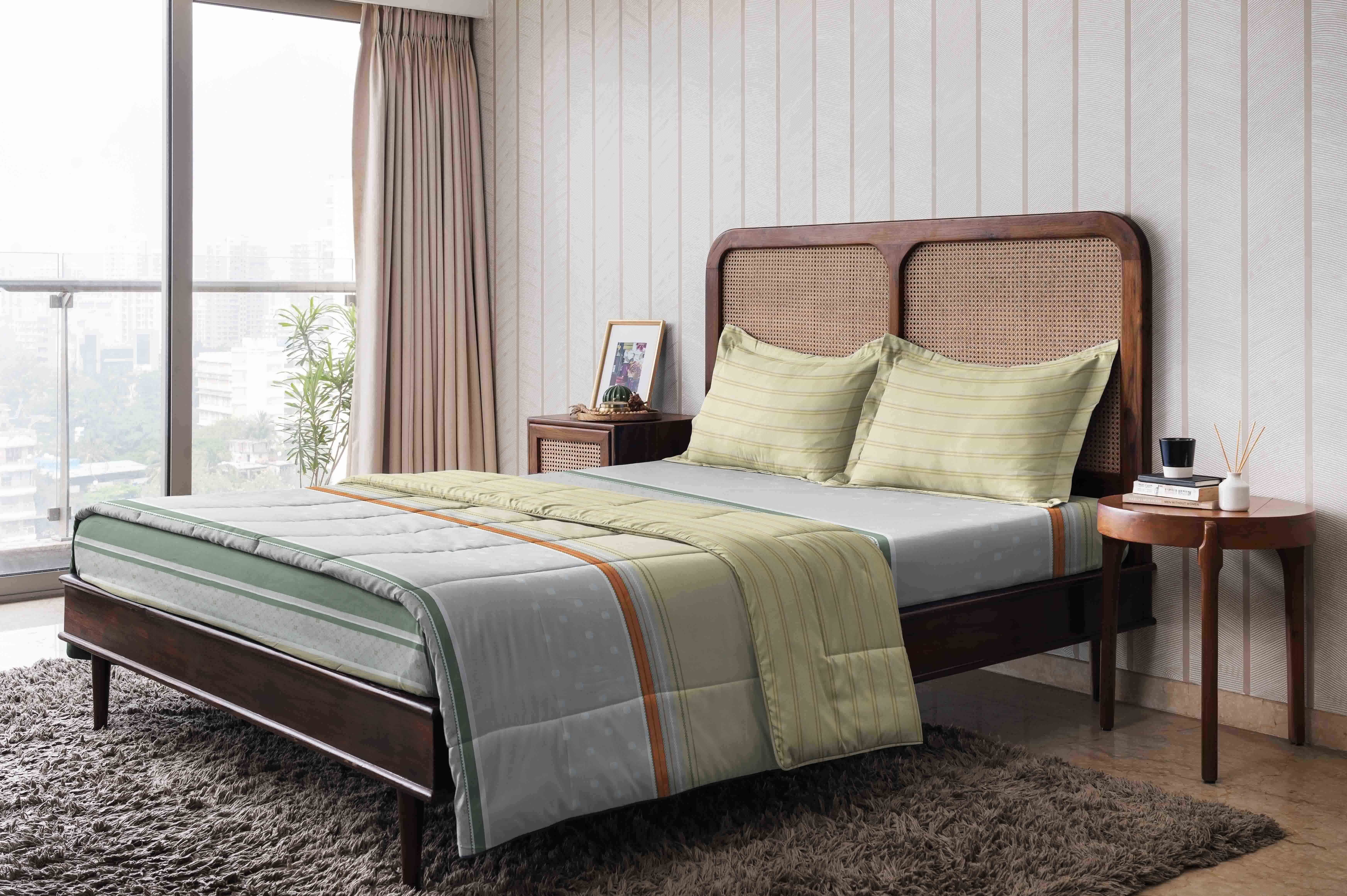 The Happy Pod Green & Yellow Microfiber Queen Bedsheet & Comforter with 2 Pillow Covers