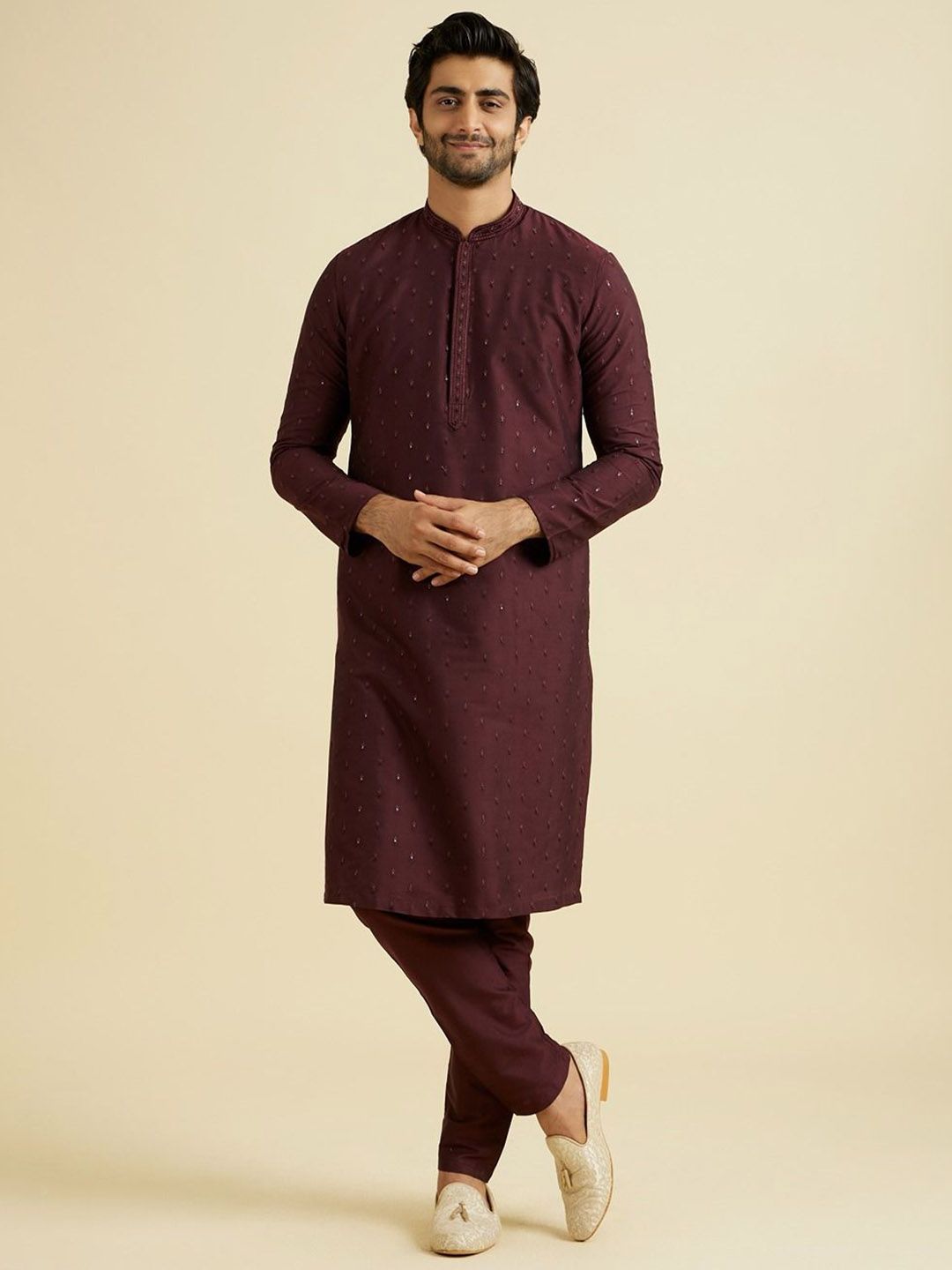 Manyavar Floral Embroidered Mandarin Collar Sequinned Straight Kurta With Pyjamas-picture-10