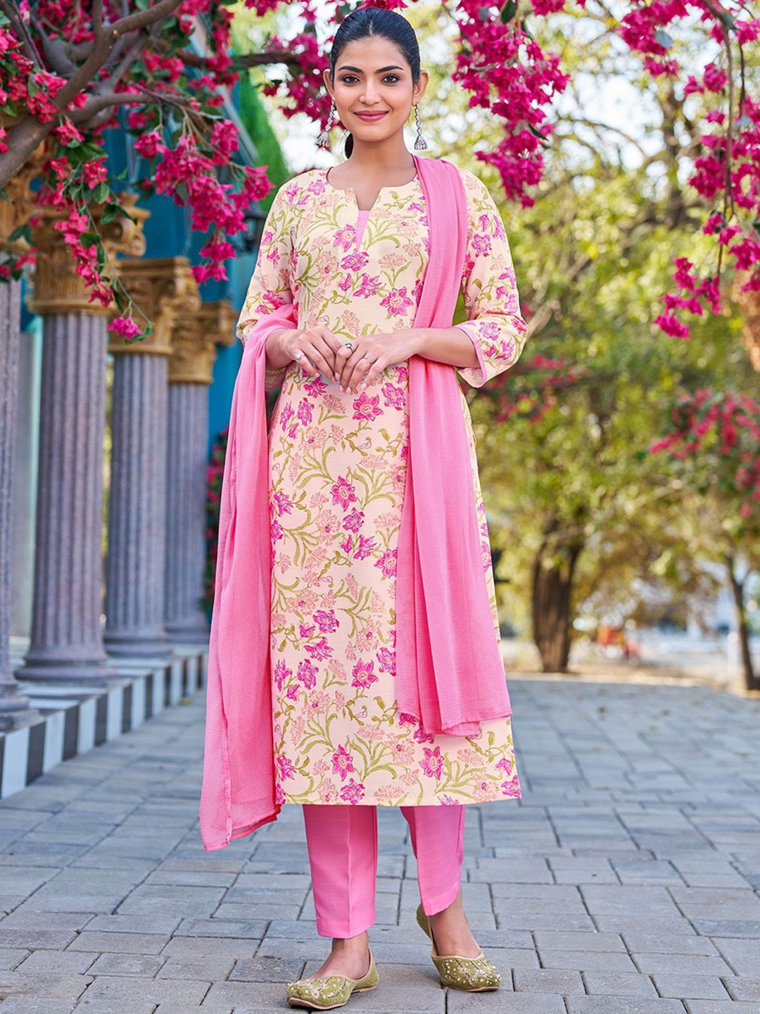 VIBE VISION Floral Printed Notch Neck Straight Kurta With Trousers & Dupatta