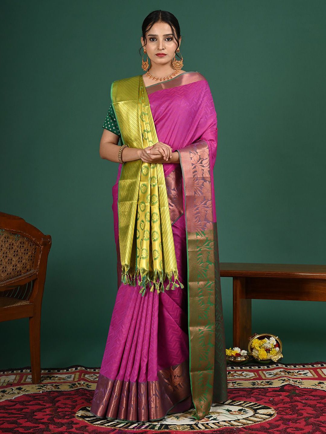 Ushvii Paisley Woven Design Zari Work Dupatta