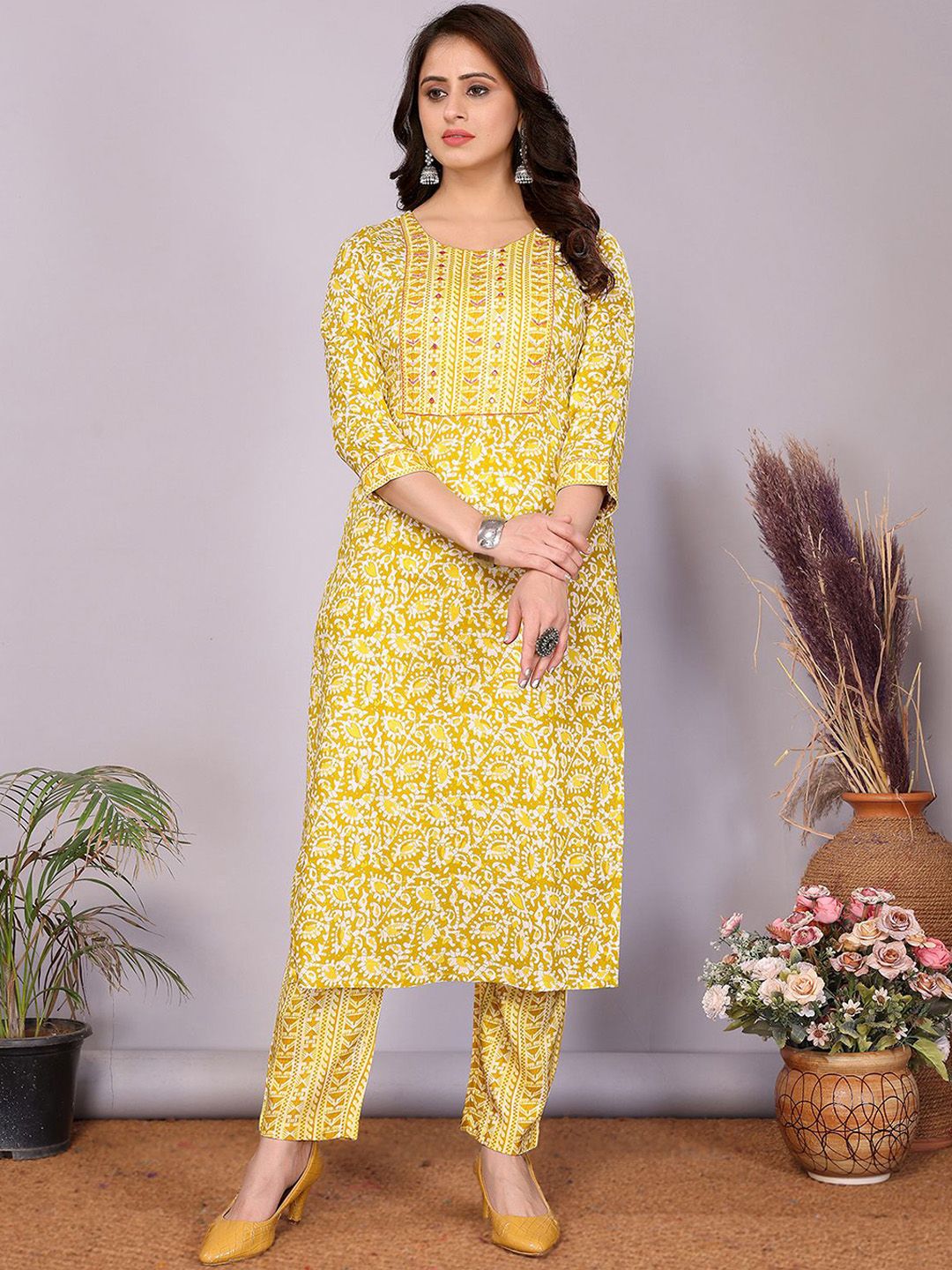 Rangita Women Ethnic Motifs Embroidered Regular Beads and Stones Kurta with Trousers-picture-10