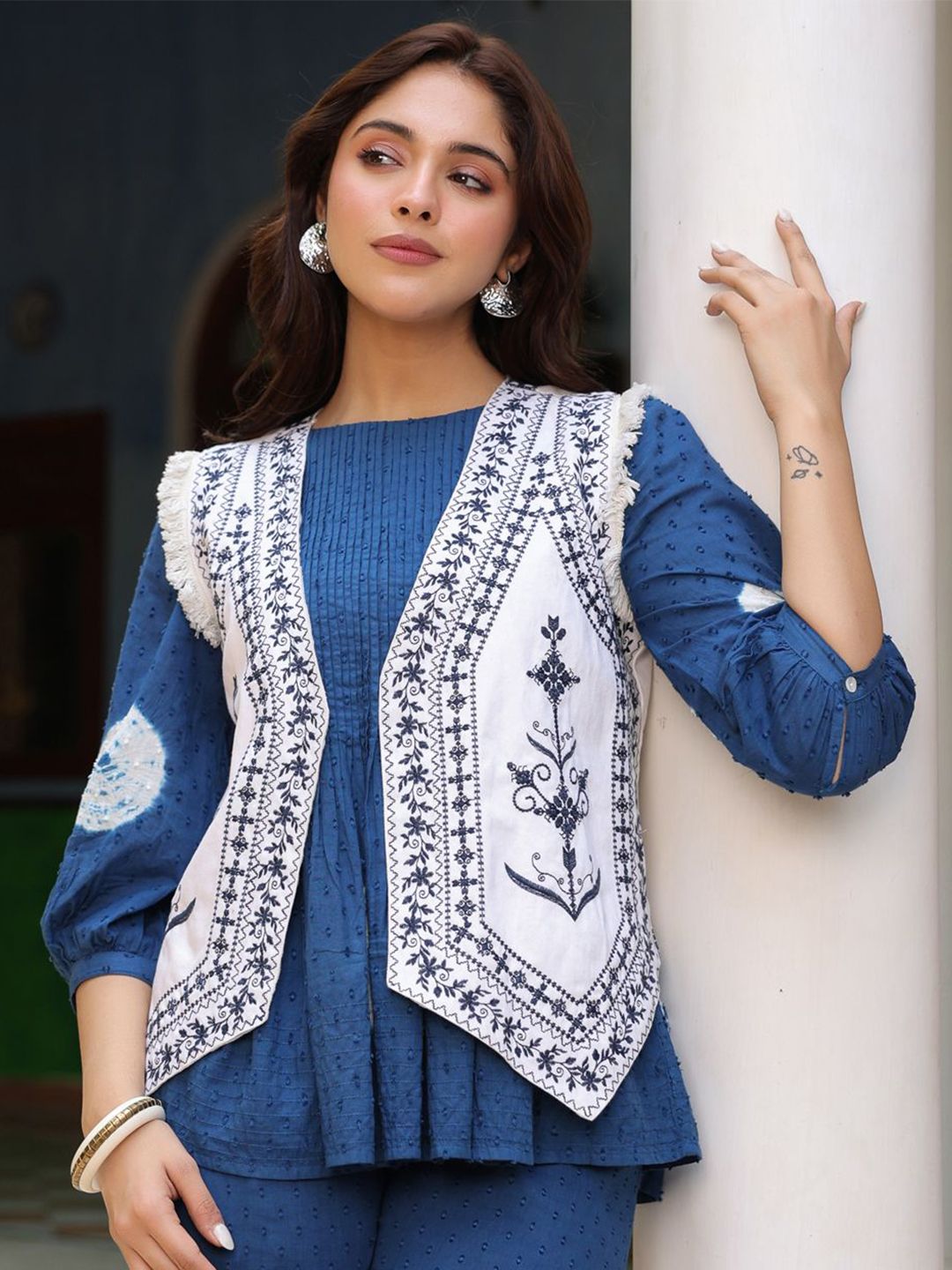 SAVI Embroidered V-Neck Sleeveless Cotton Shrug-picture-34