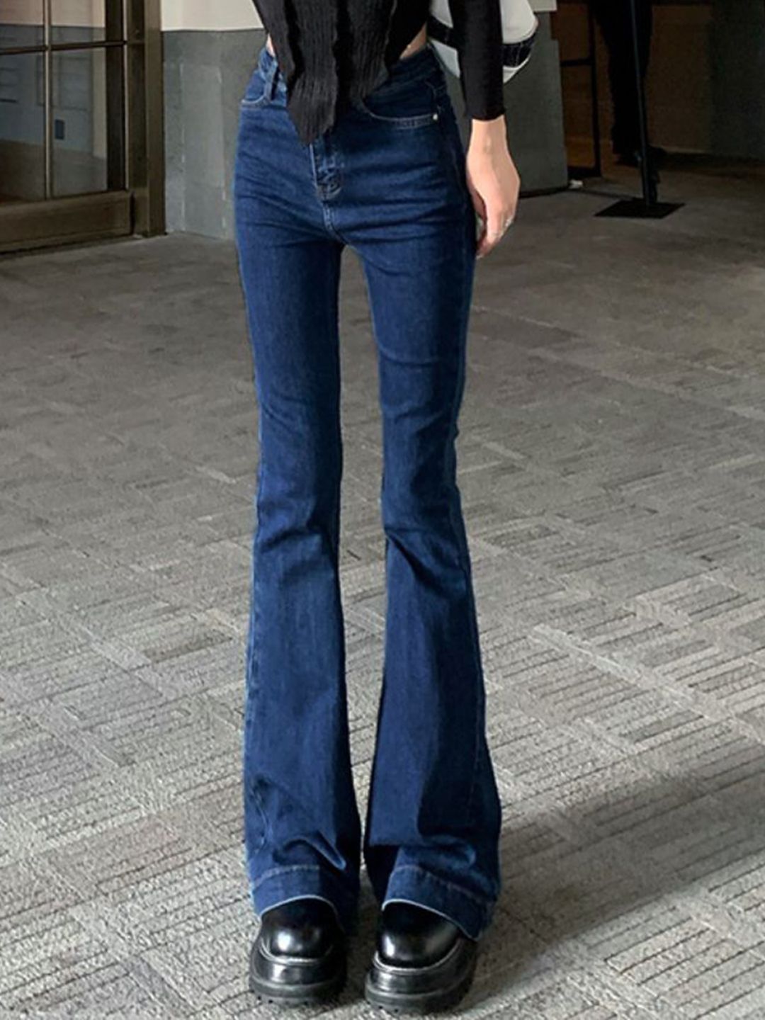 The Roadster Lifestyle Co. Women Cotton Straight Fit Mid-Rise Jeans