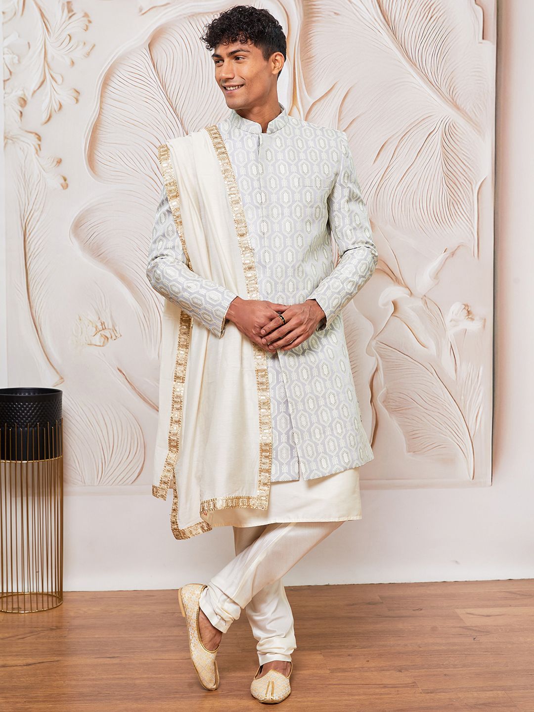 VASTRAMAY Men Embroidered Sherwani Set