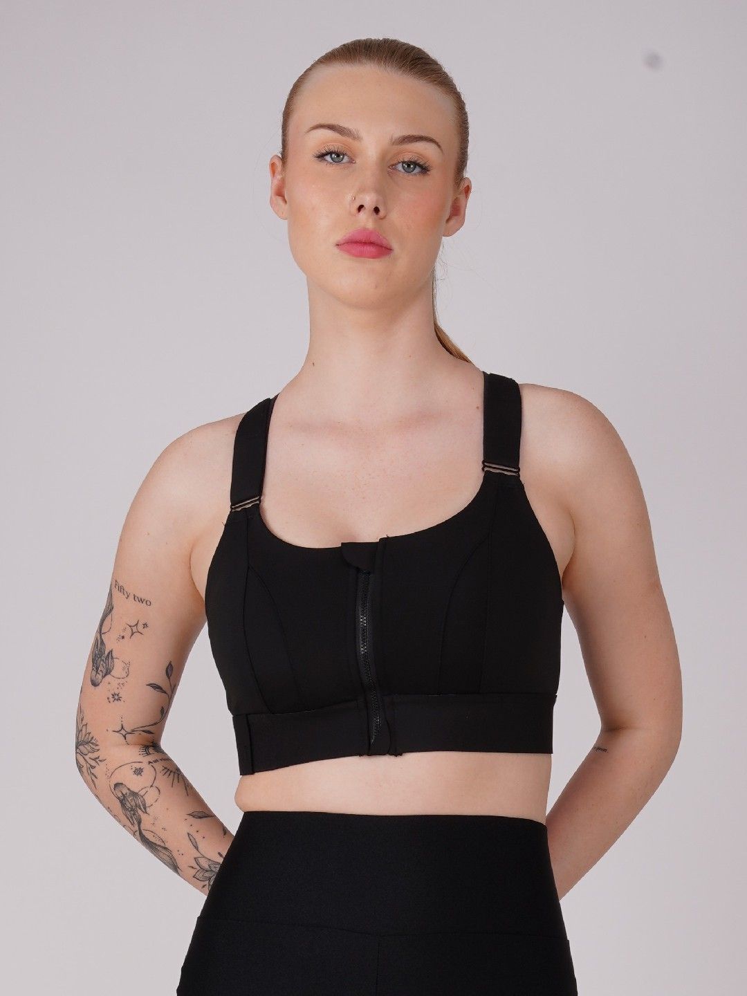 Poftik Full Coverage Lightly Padded Adjustable Straps Styled Back Rapid-Dry Sports Bra