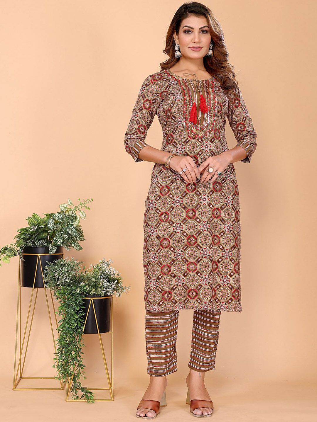 Rangita Ethnic Motifs Printed Tie-Up Neck Straight Kurta With Trousers-picture-27