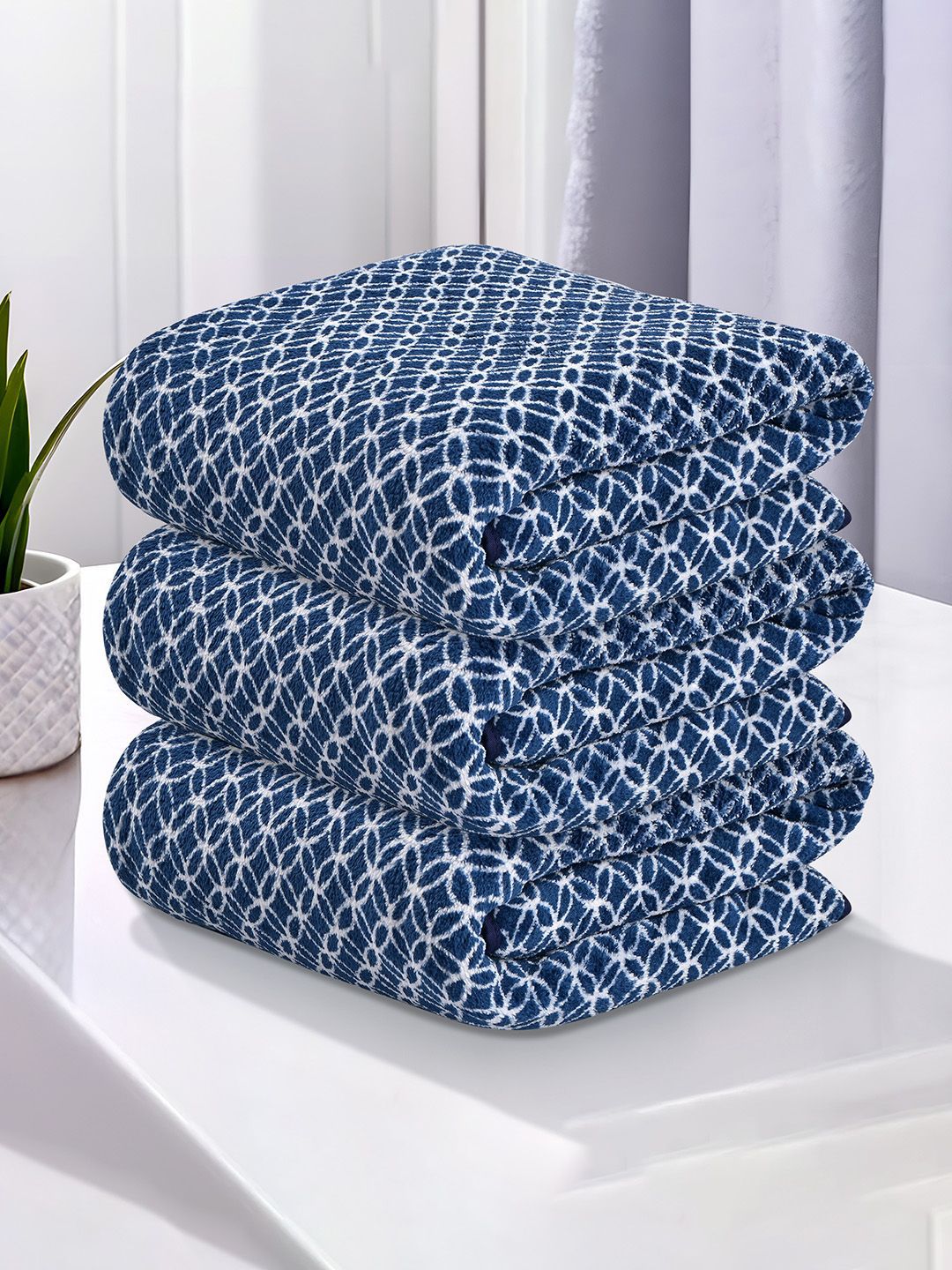 Kuber Industries Blue & White 3 Pieces Printed 280 GSM Ultra Absorbent Soft Hand Towels-image-18