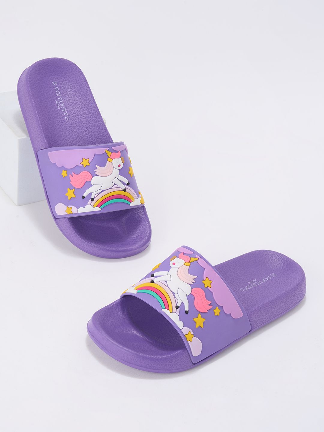 Pantaloons Junior Girls Printed Rubber Sliders-picture-23