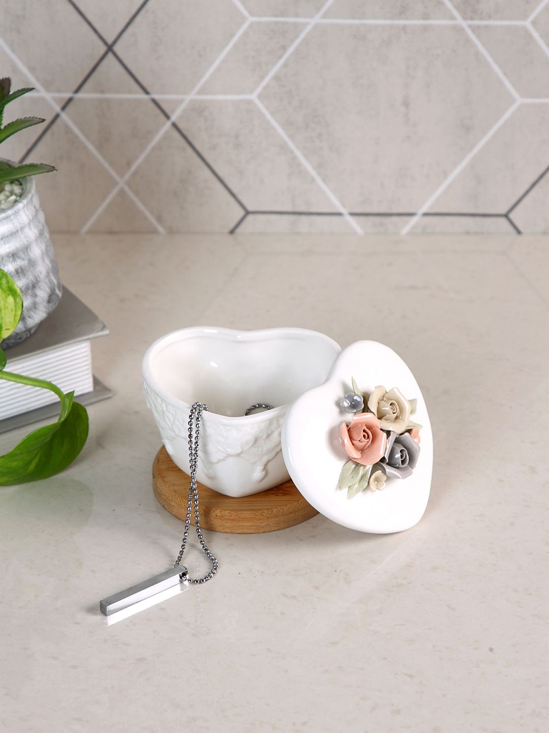 Myntra Elegant Homes White Set of 1 Regular Multi-Utility Organisers-picture-35