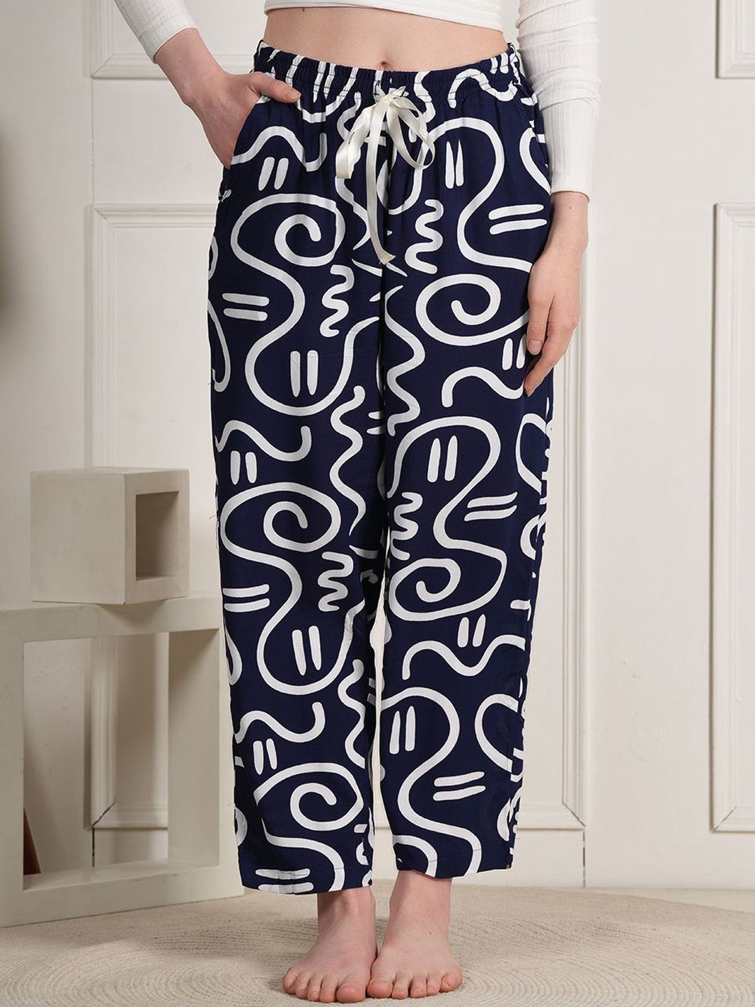 Style Shoes Women Printed Mid-Rise Lounge Pants-picture-40