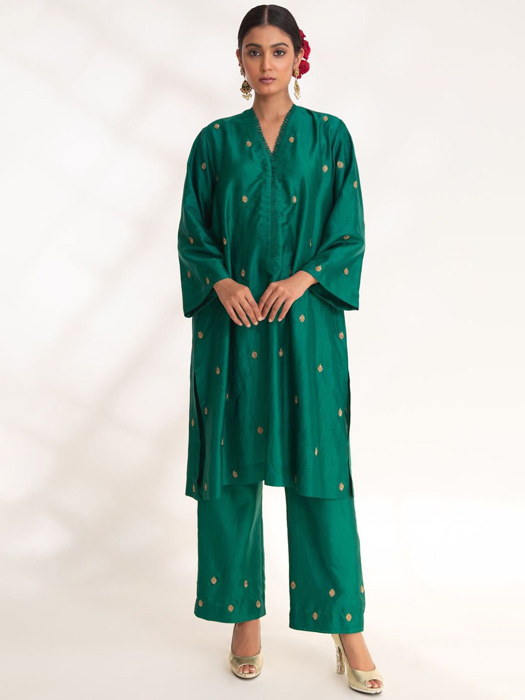 Chhaya Mehrotra Floral Embroidered V-Neck Zardozi Pure Silk Straight Kurta With Trousers-image-27
