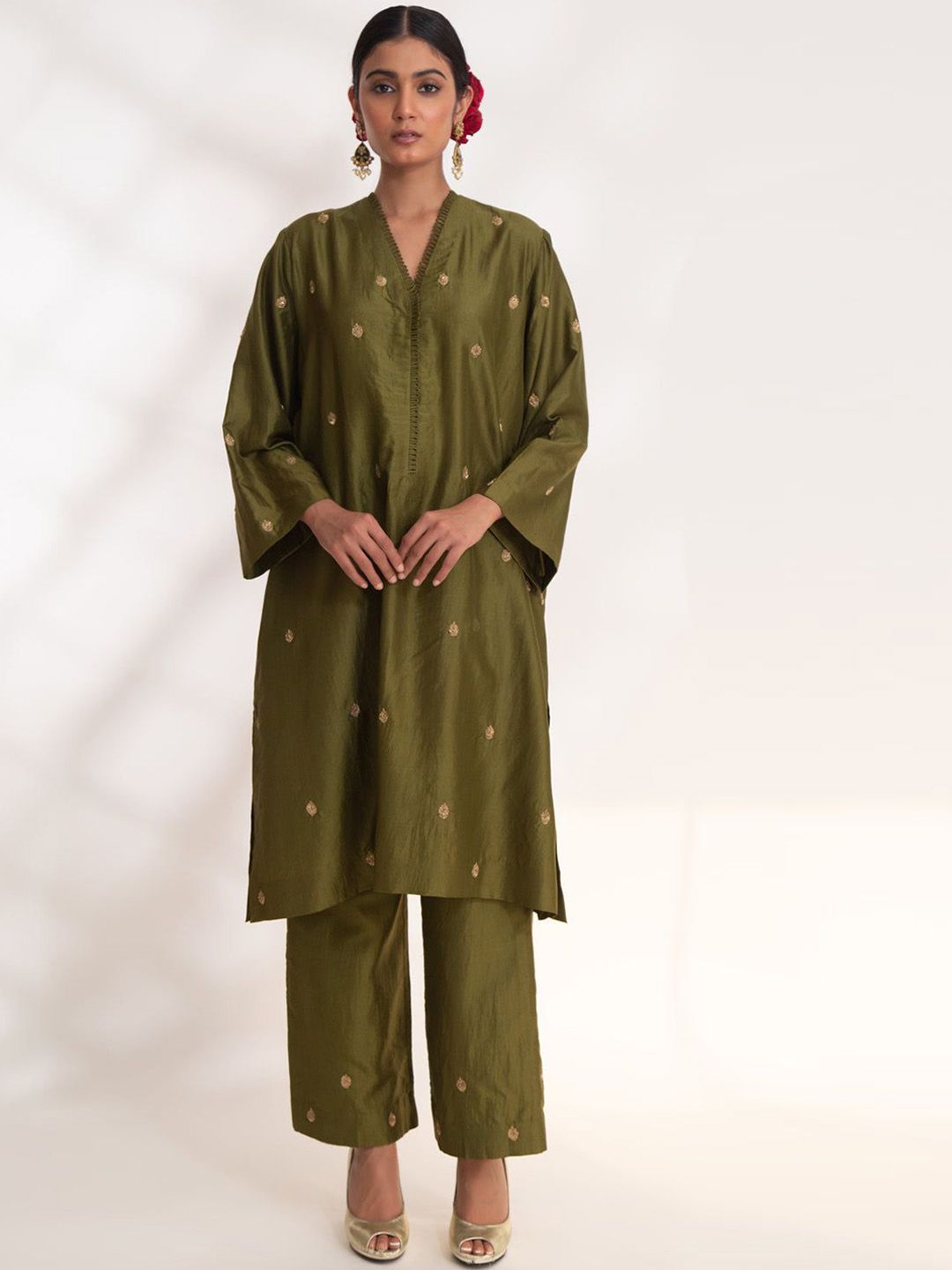Chhaya Mehrotra Floral Embroidered V-Neck Zardozi Pure Silk Kurta With Trouser-picture-46