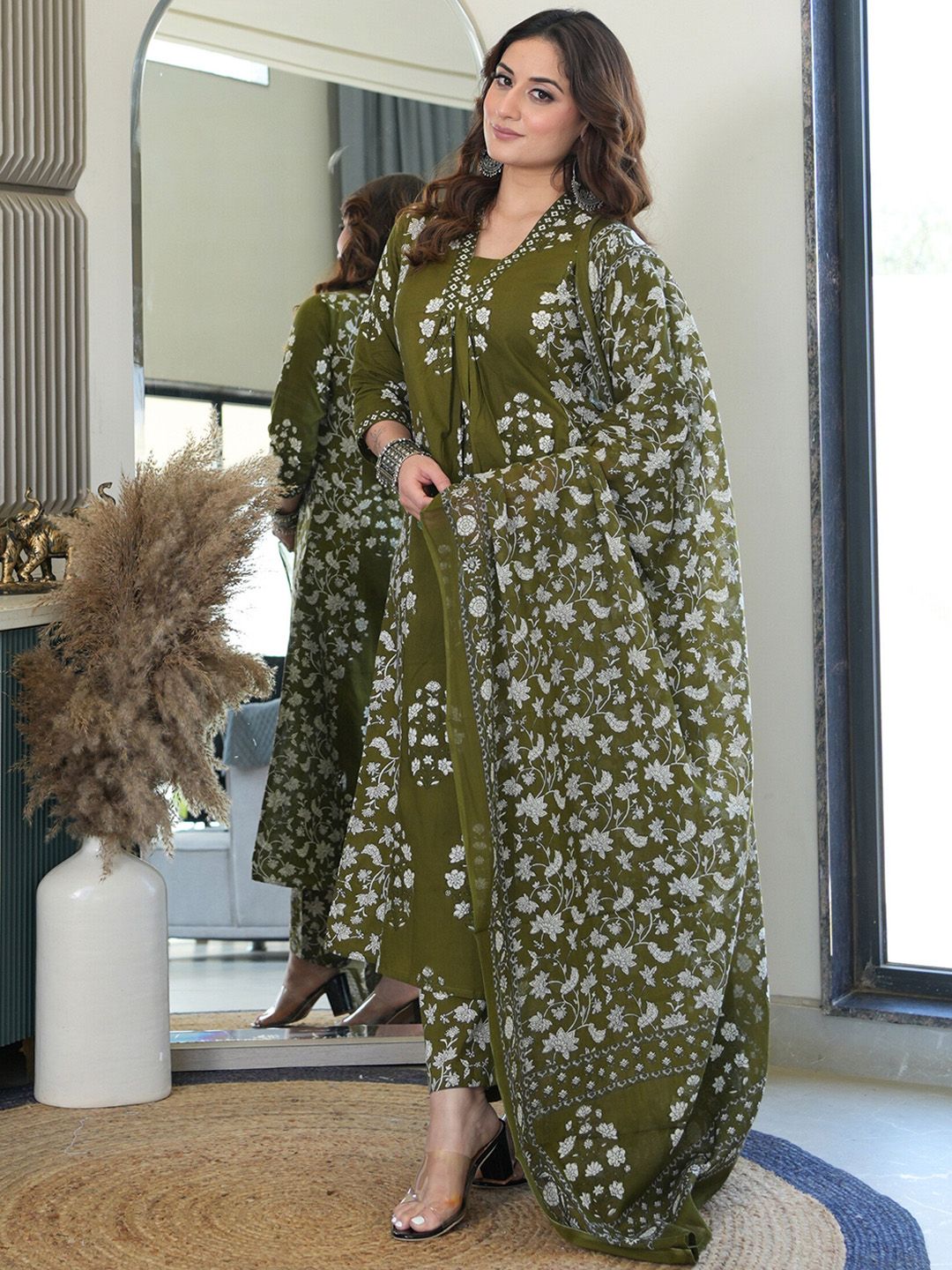 Arayna Floral Printed Pure V-Neck Pure Cotton Straight Kurta With Trousers & Dupatta