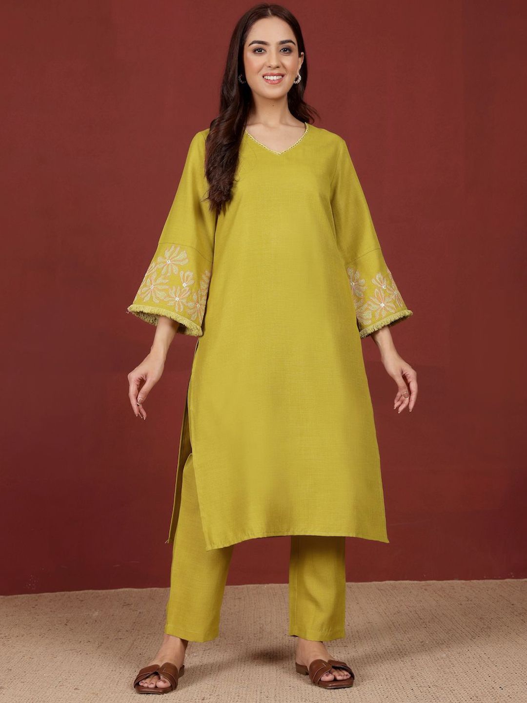 Varanga Floral Embroidered V-Neck Thread Work Straight Kurta With Trousers-picture-16