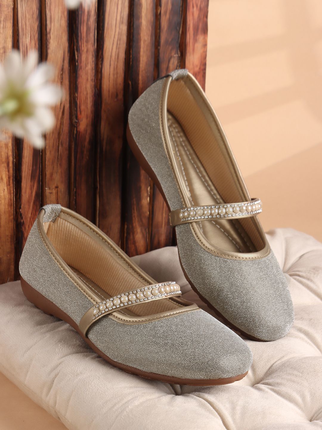 sneakers villa Women Embellished Synthetic Mojaris Flats With Ethnic Embellished-picture-13