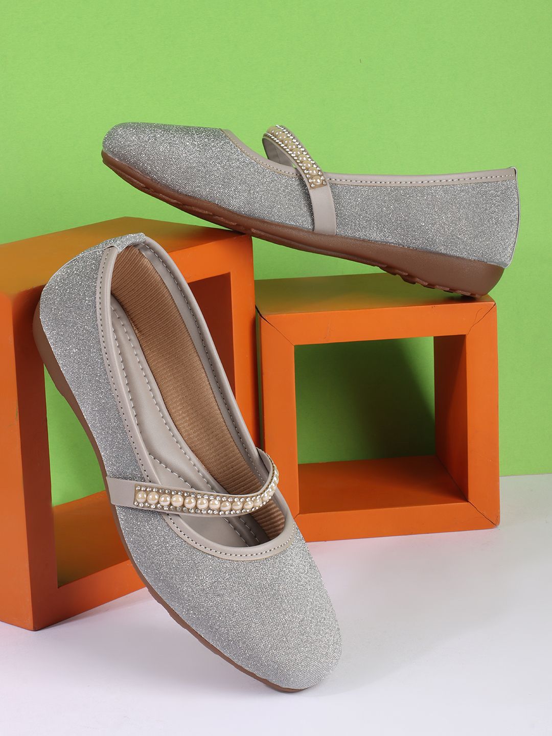 carrito Women Embellished Synthetic Mojaris With Ethnic Embellished-picture-28