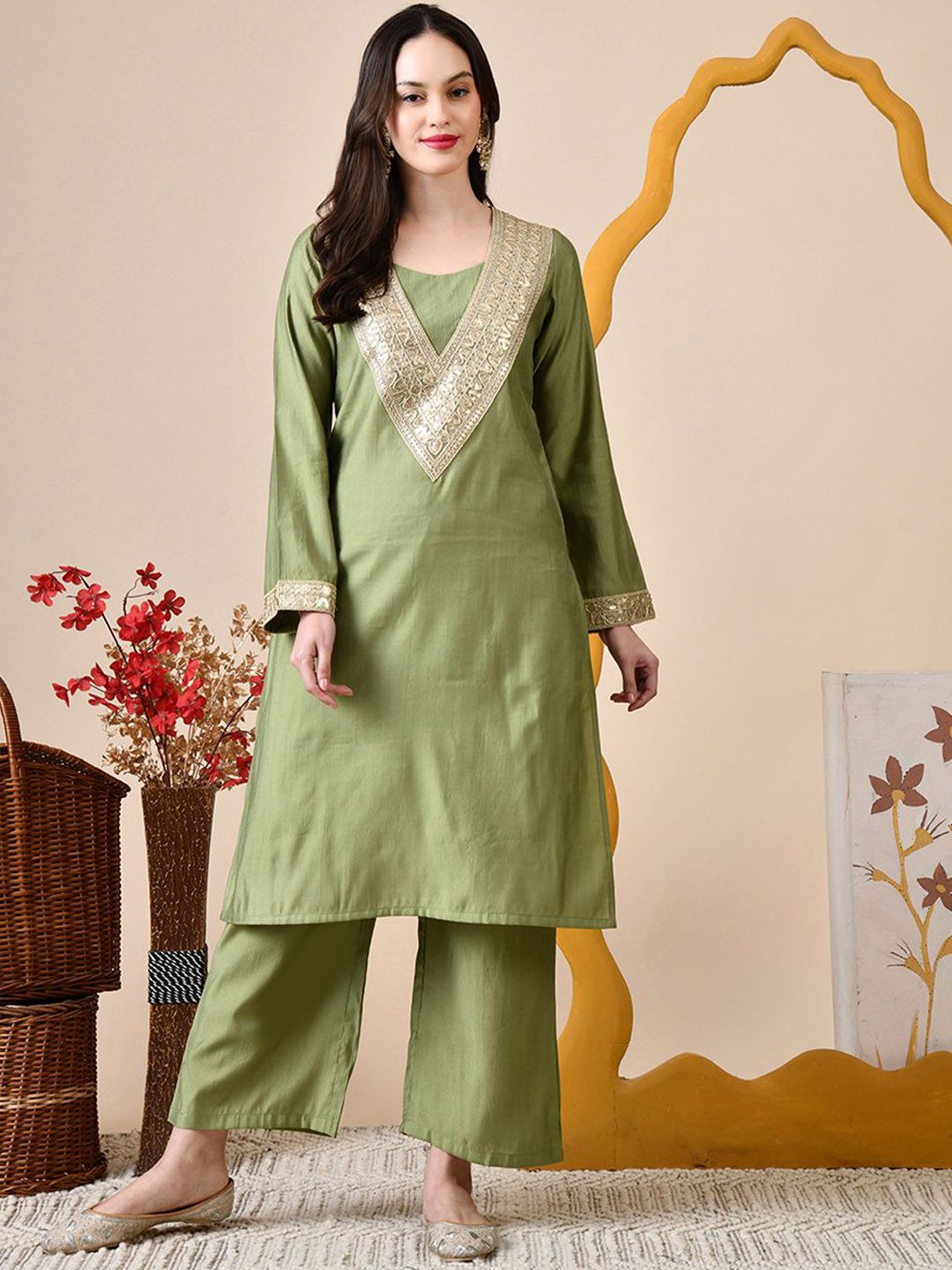 Myshka Women Regular Patchwork Kurta with Trousers