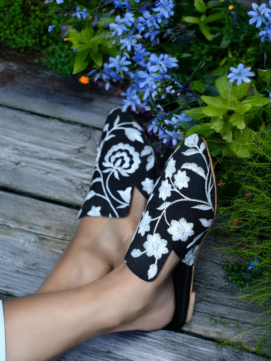 GLAM STORY Women Embellished Ethnic Mules with Bows Flats-picture-33