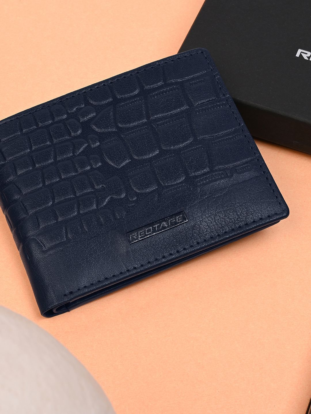 Red Tape Men Leather Two Fold Wallet-picture-33