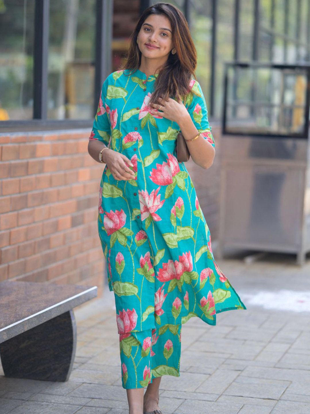 GoSriKi Women Floral Printed Regular Kurta with Palazzos