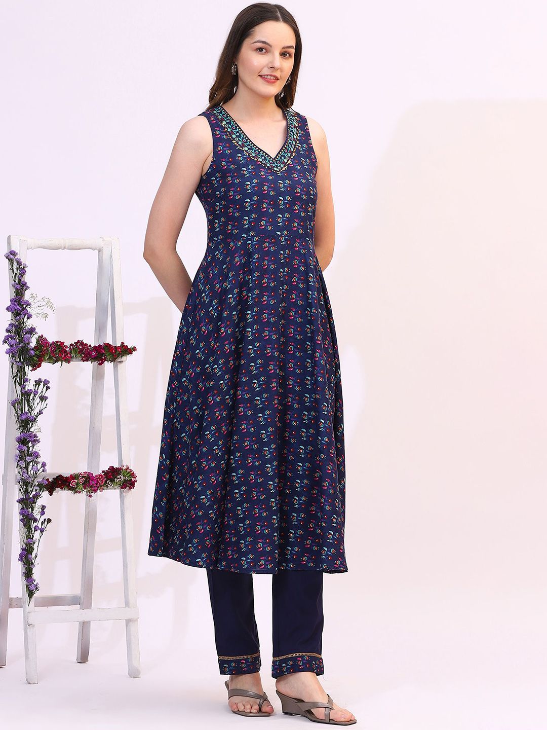 Women Regular Sleeveless Kurta With Trousers & Dupatta