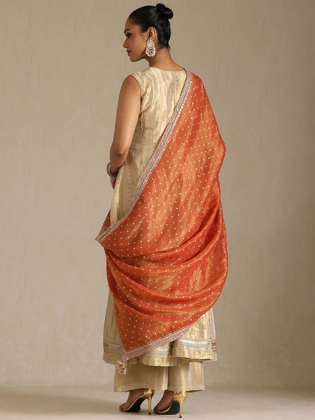 Women's Peach Floral Yoke Design Pleated Mirror Work Kurta Sets with Dupatta