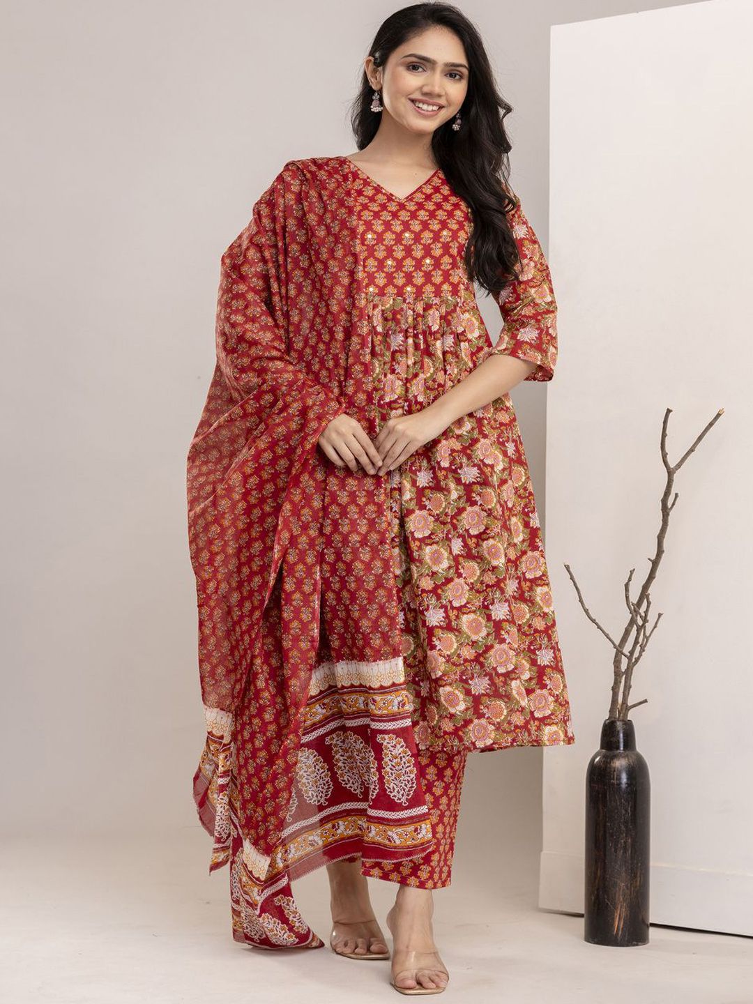 SINGNI Women Floral Printed Regular Pure Cotton Kurta with Trousers & With Dupatta