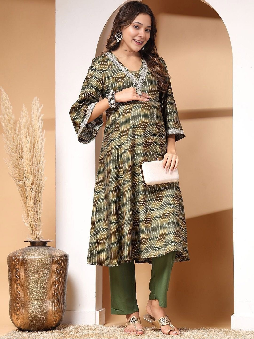 SKY FAB Bandhani Printed V-Neck Maternity A-Line Kurta With Trousers