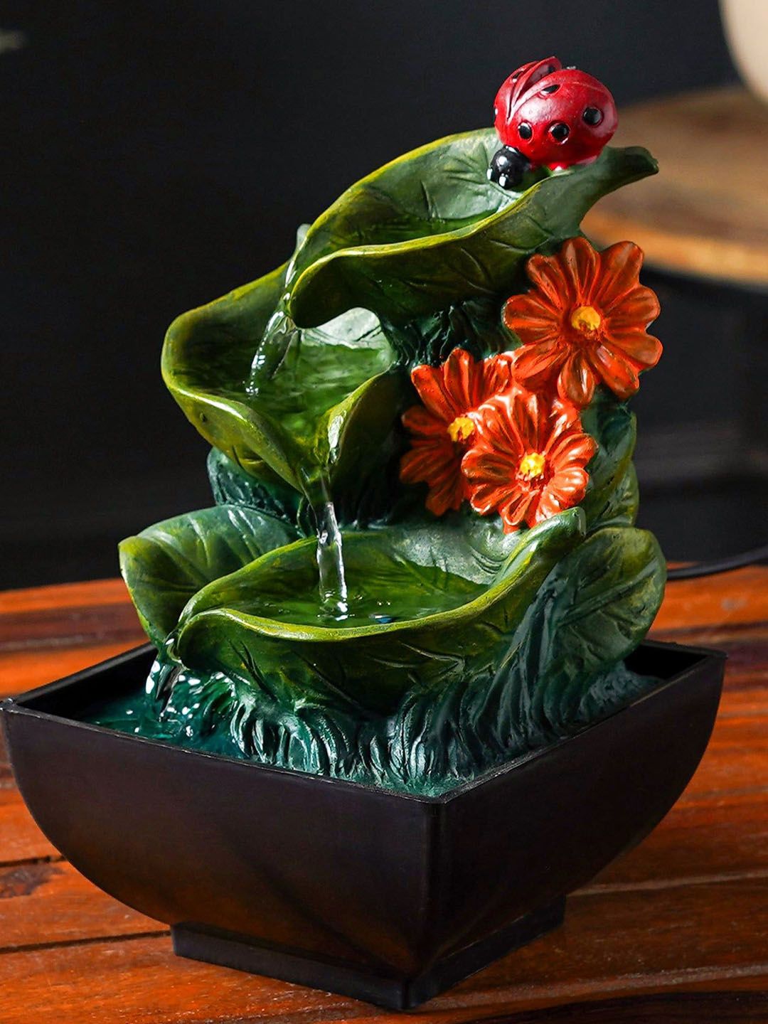 THE ARTMENT Green & Black Textured Flowing Leaf Fountain