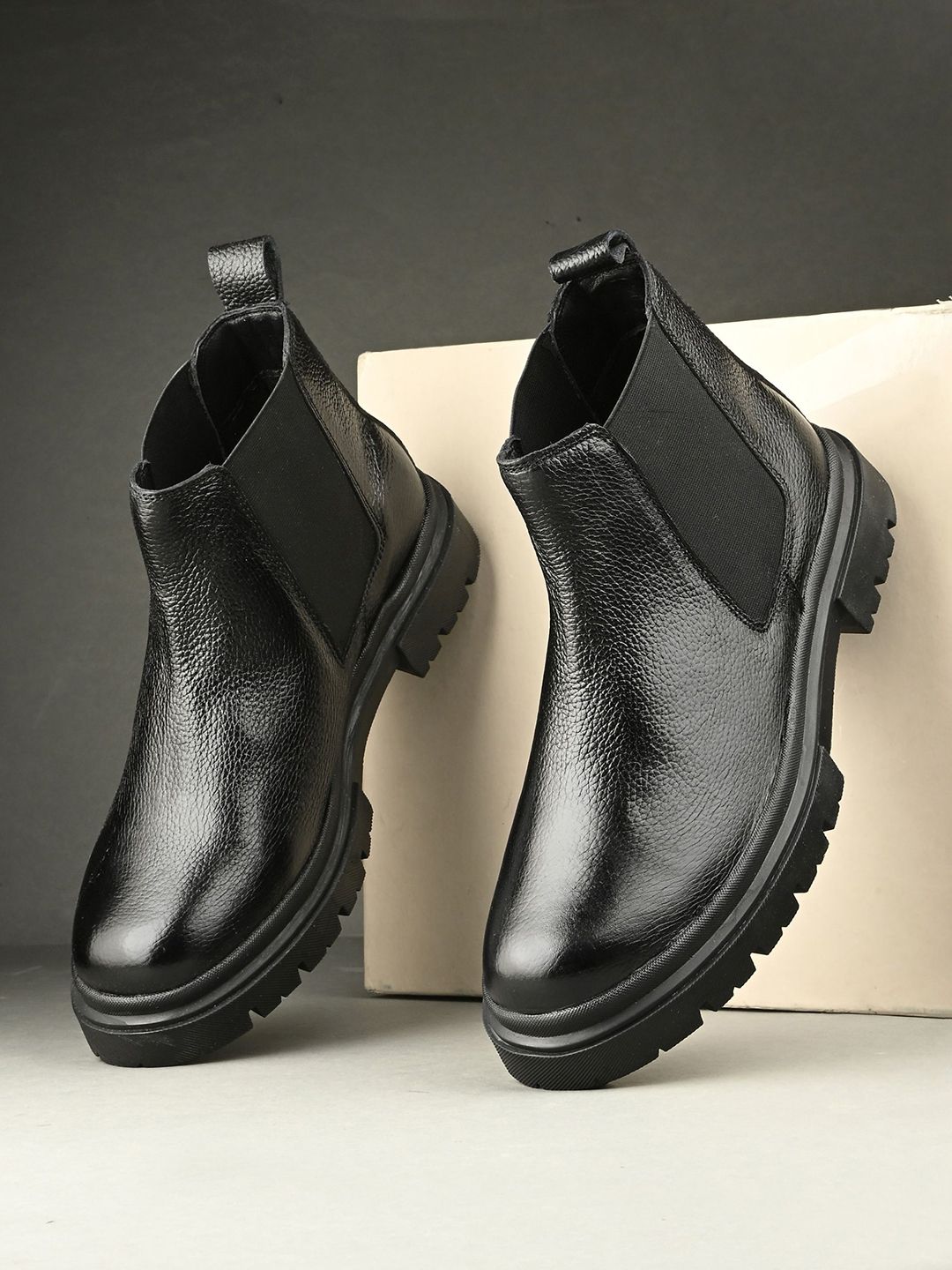 The Roadster Lifestyle Co Men Block-Heeled Chelsea Boots
