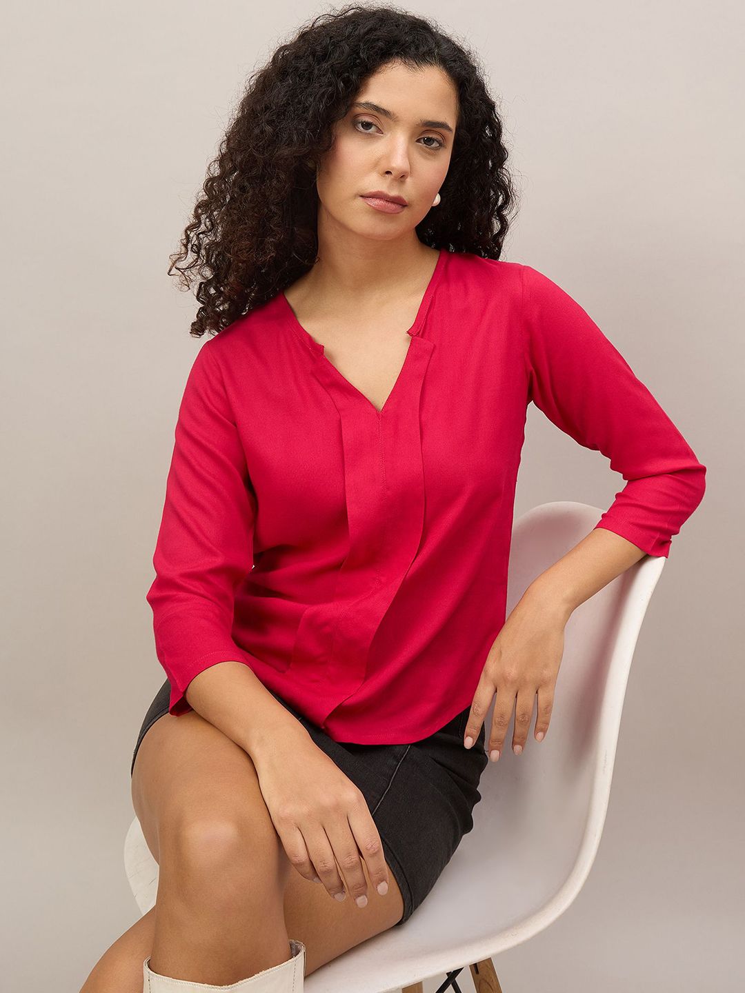 The Roadster Lifestyle Co. Women Solid V-Neck Three Quarter Sleeves Top-picture-32