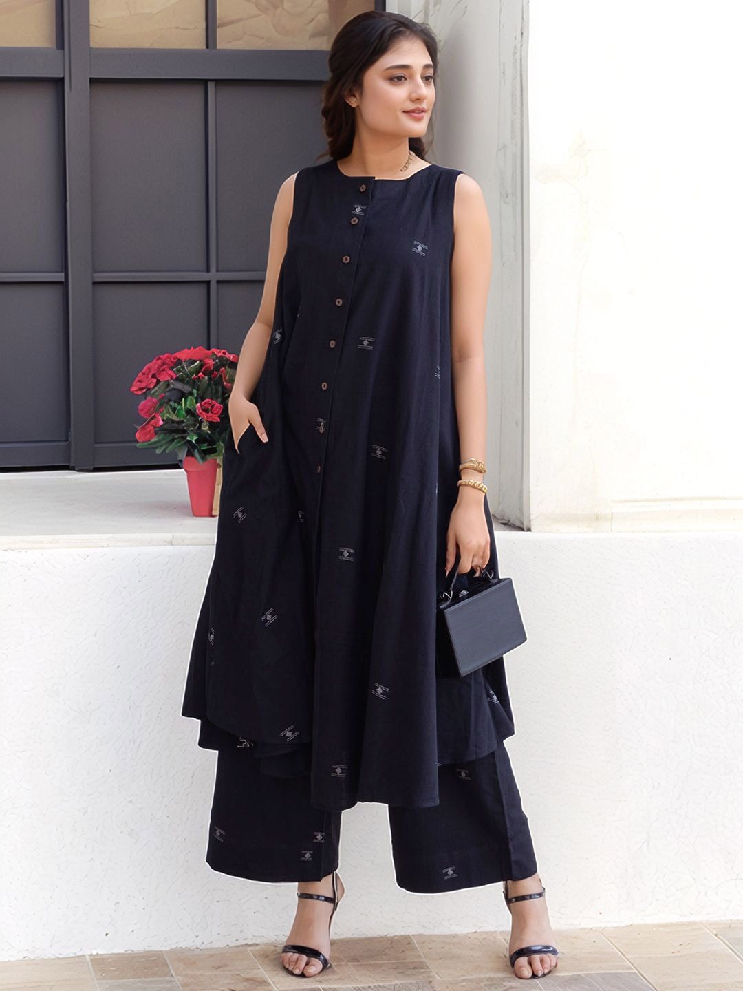 Aaghnya Women Printed Regular Kurta with Palazzos