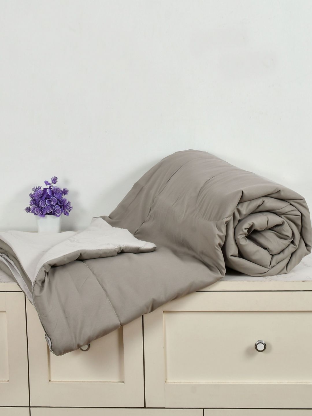 Florida Spike Grey & White 250 GSM AC Room Microfiber Double Bed Comforter-image-2