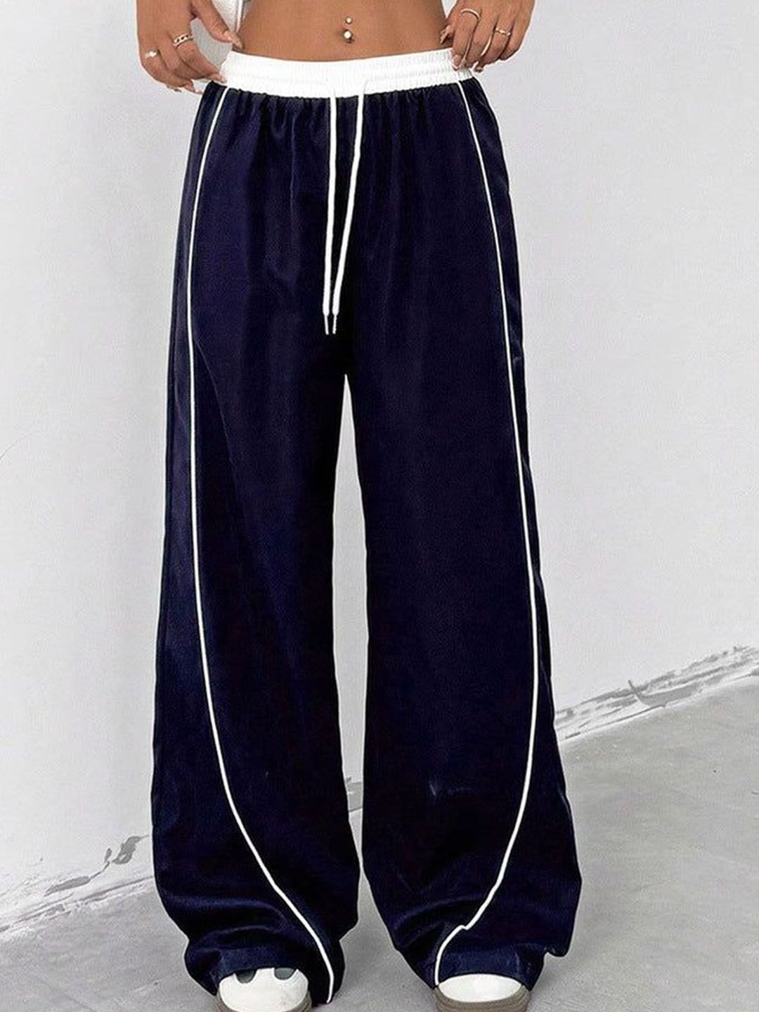 Outzidr Women Striped Relaxed Fit Mid-Rise Flat-Front Regular Trousers-picture-26