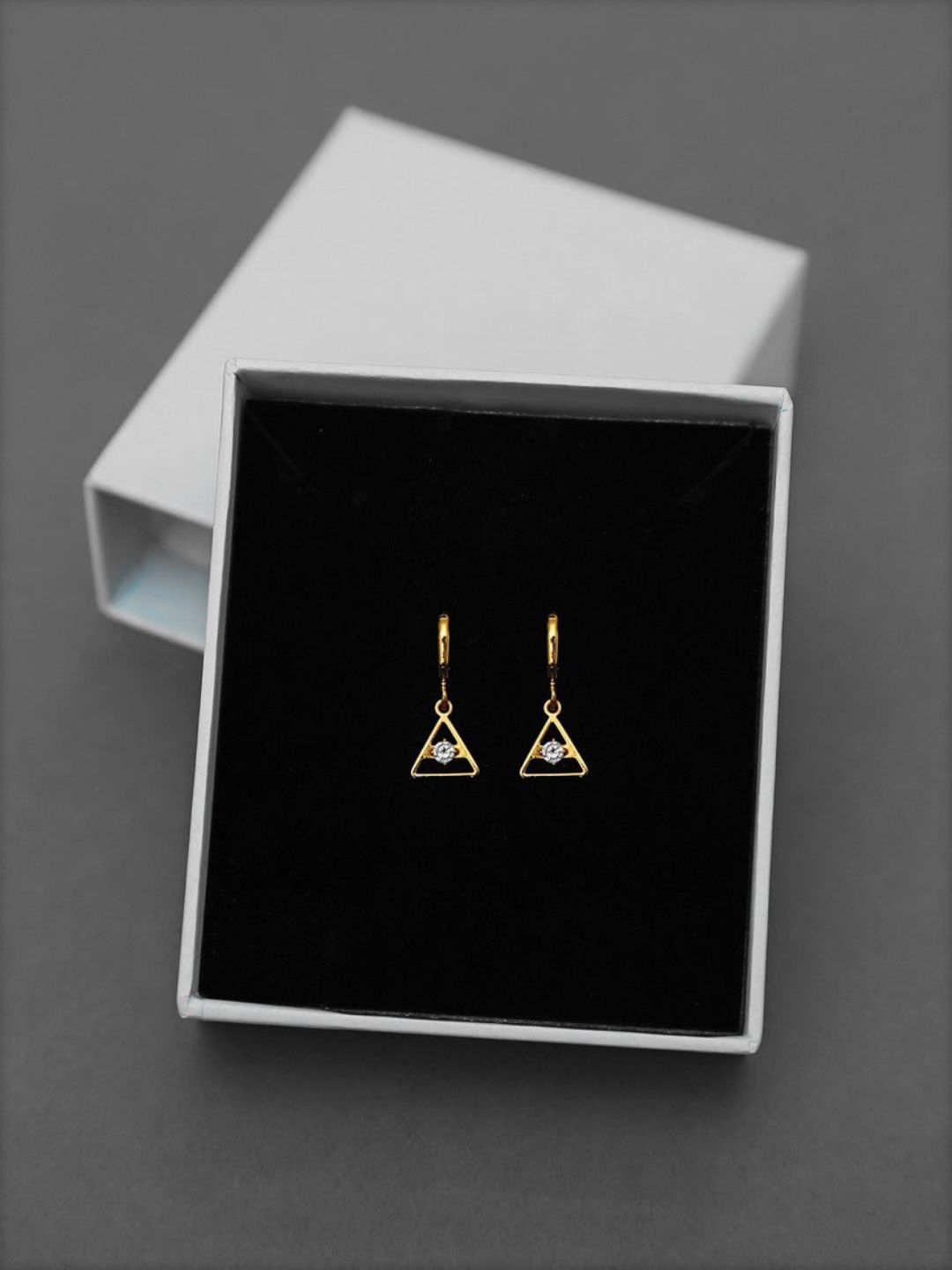 DressBerry Triangular Hoop Earrings-picture-57