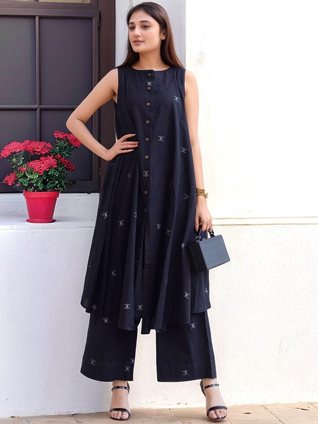 Aaghnya Ethnic Motifs Printed A Line Kurta Sleeveless with Palazzos